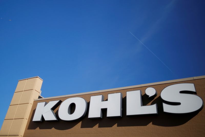 &copy; Reuters. FILE PHOTO: A sign marks a Kohl&apos;s store in Medford