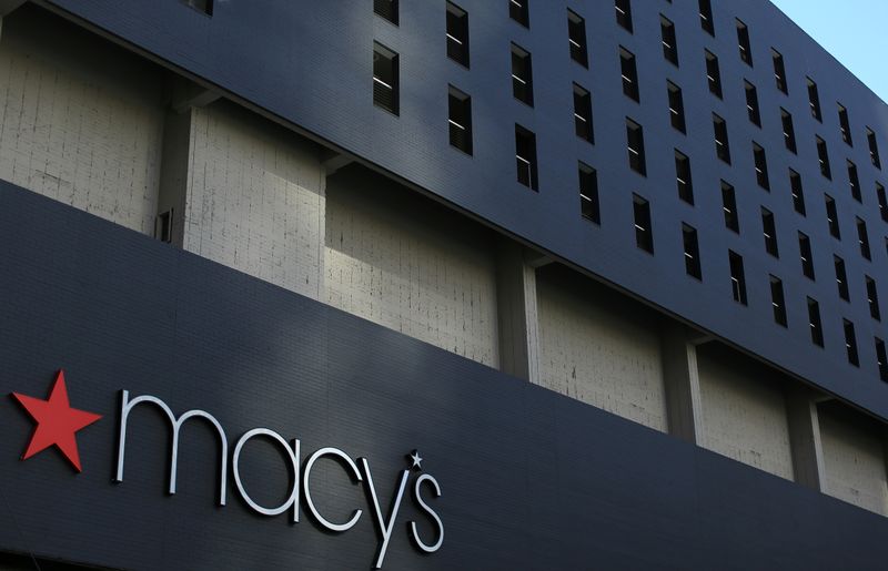 © Reuters. The Macy's logo is pictured on the side of a building in down town Los Angeles
