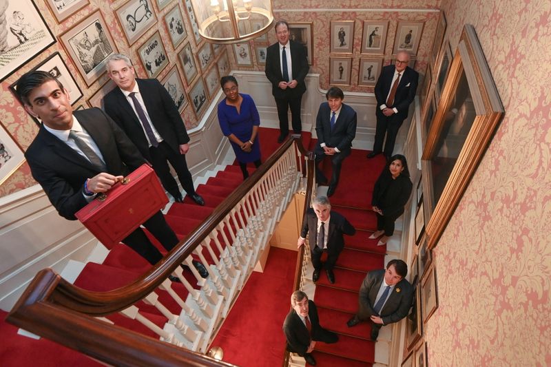 © Reuters. Britain's Chancellor of the Exchequer Sunak poses with members of his budget treasury team in London