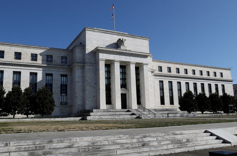 © Reuters. FILE PHOTO: Federal Reserve Board building on Constitution Avenue is pictured in Washington