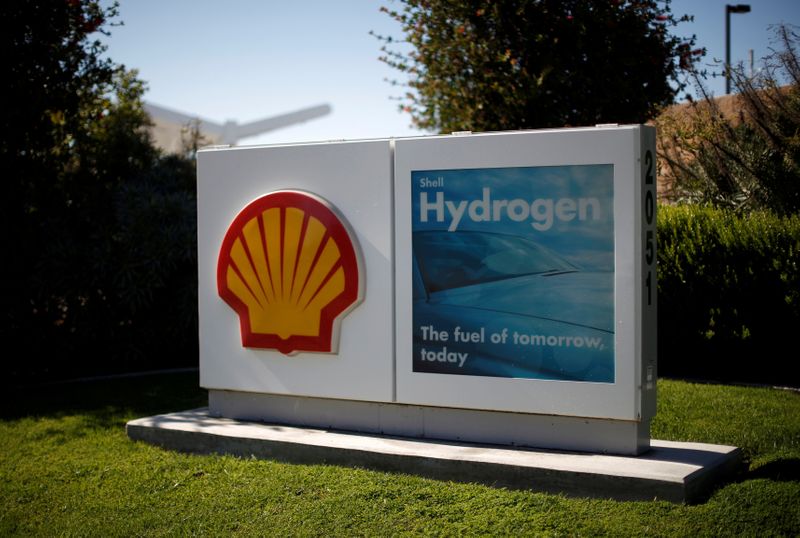 &copy; Reuters. FILE PHOTO: A Shell hydrogen station is seen in Torrance
