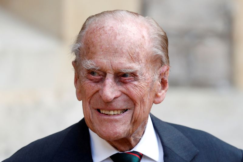 &copy; Reuters. FILE PHOTO: Britain&apos;s Prince Philip stepping down from his role as Colonel-in-Chief for the Rifles in Windsor