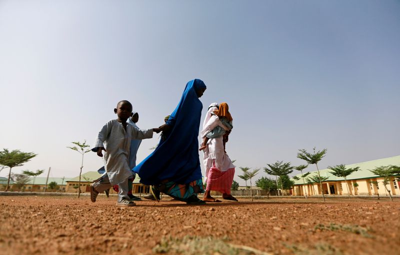 &copy; Reuters. FILE PHOTO: Mothers arrive at JSS Jangebe to collect their daughters following their release after they were kidnapped, in Jangebe, Zamfara,