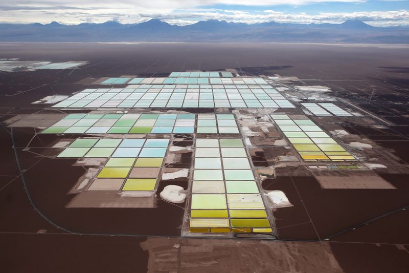 &copy; Reuters. FILE PHOTO: An aerial view shows the brine pools and processing areas of the SQM lithium mine on the Atacama salt flat, in the Atacama desert of northern Chile