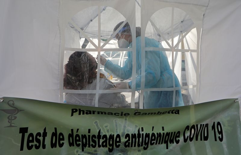 &copy; Reuters. CORONAVIRUS: PLUS DE 25.200 INFECTIONS SUPPLÉMENTAIRES EN FRANCE