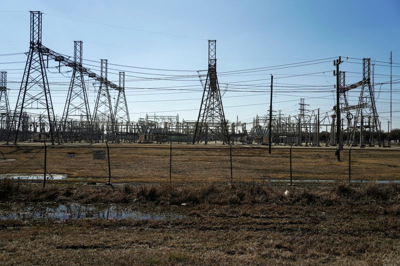 &copy; Reuters. FILE PHOTO: Winter weather caused electricity blackouts in Houston