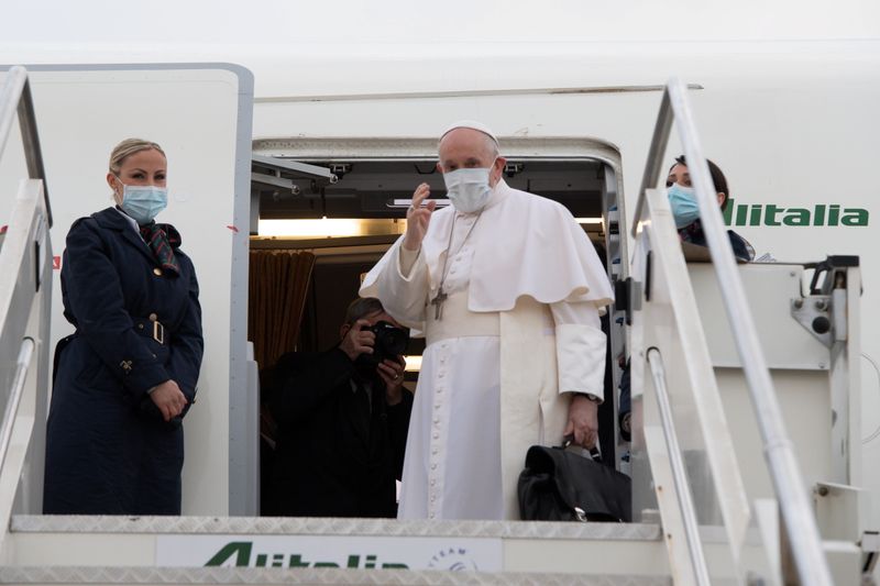© Reuters. Pope Francis travels to Iraq