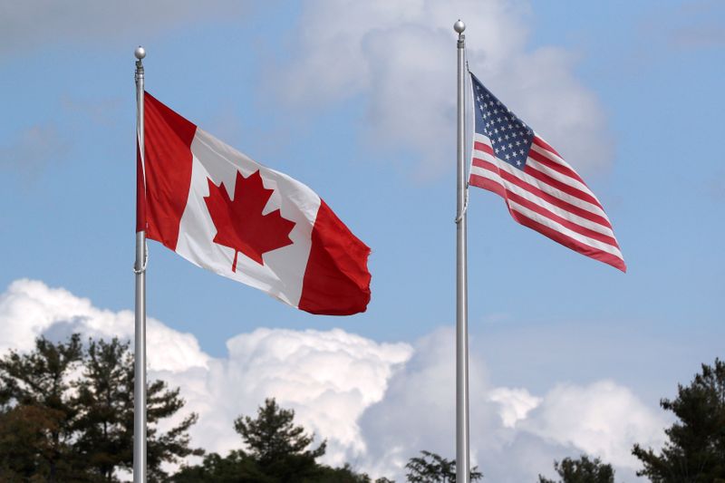 &copy; Reuters. FILE PHOTO: The Canada-United States border crossing in Lansdowne