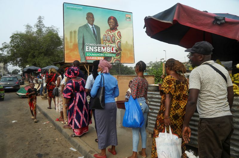 &copy; Reuters. بدء التصويت في انتخابات برلمانية في ساحل العاج يتحالف فيها معارضان للرئيس