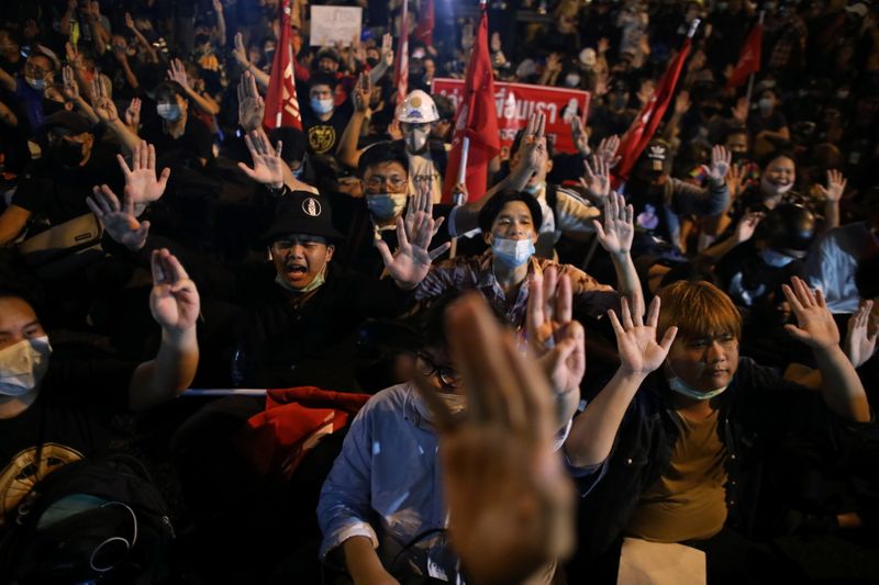 &copy; Reuters. مئات المحتجين في تايلاند يحتشدون للمطالبة بإطلاق سراح قادتهم
