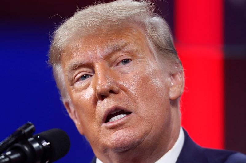 © Reuters. Former U.S. President Donald Trump speaks at the Conservative Political Action Conference in Orlando