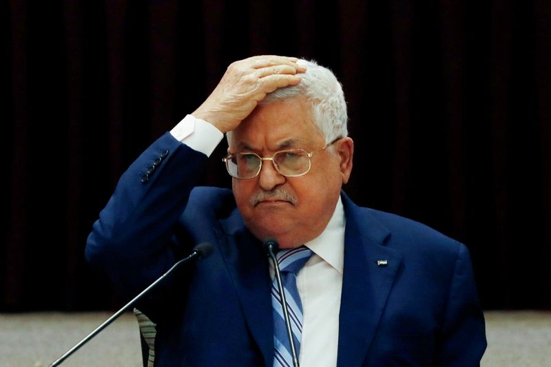&copy; Reuters. محمود عباس يواجه انشقاقا في حركة فتح قبل الانتخابات الفلسطينية