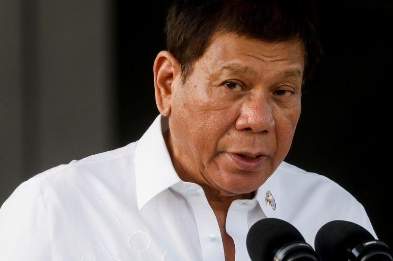 &copy; Reuters. FILE PHOTO: First shipment of COVID-19 vaccine arrives in Philippines