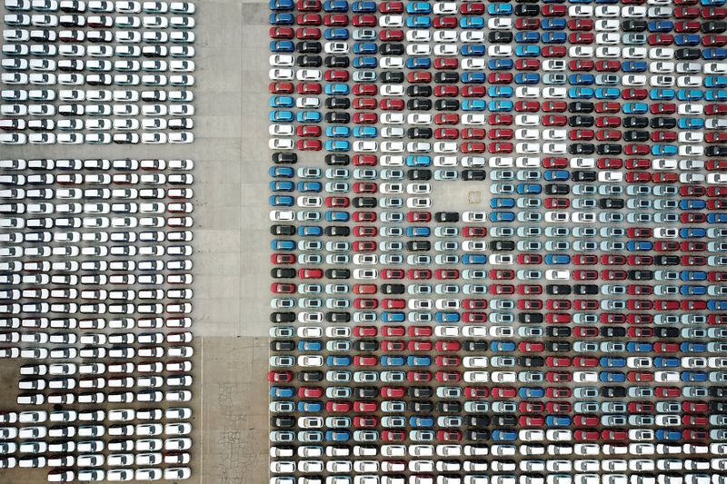 &copy; Reuters. Imagen de archivo de autos para la exportación en el puerto de Lianyungang, China.