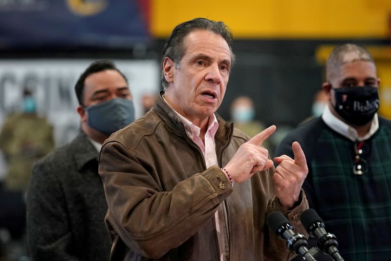 © Reuters. FILE PHOTO: New York Governor Andrew Cuomo visits vaccination site in Brooklyn