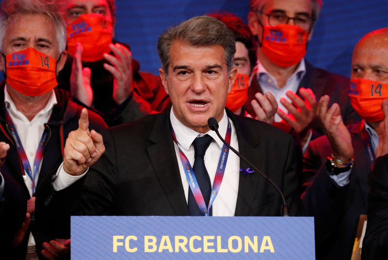 © Reuters. انتخاب لابورتا رئيسا لبرشلونة للمرة الثانية