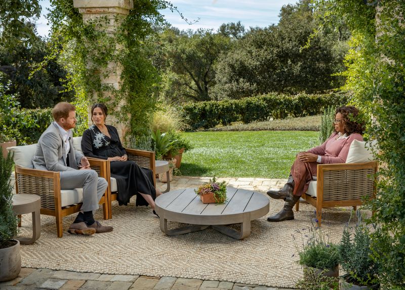 © Reuters. FILE PHOTO: Meghan and Harry give interview to Oprah Winfrey