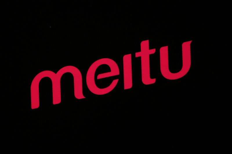 &copy; Reuters. A logo of Meitu is displayed at a news conference in Hong Kong