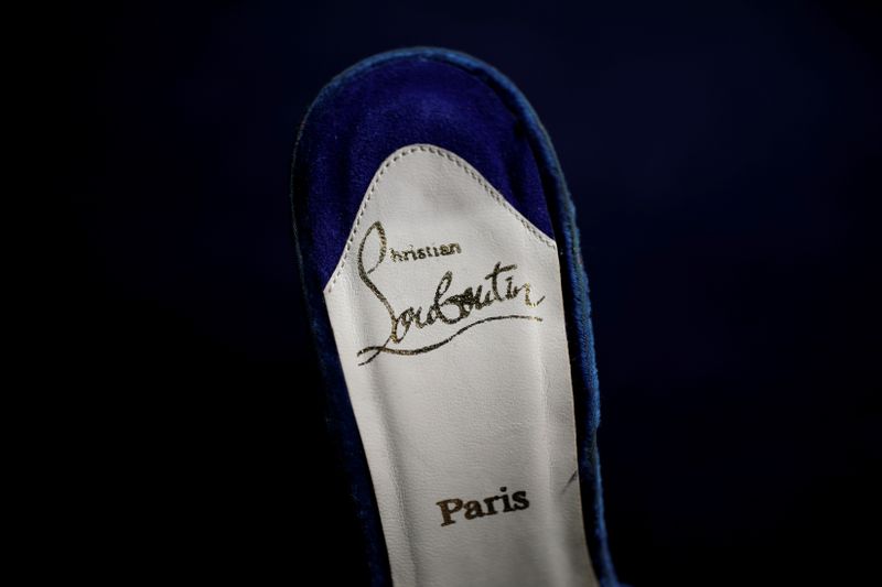 Exor prend 24% de Louboutin et se renforce dans le luxe