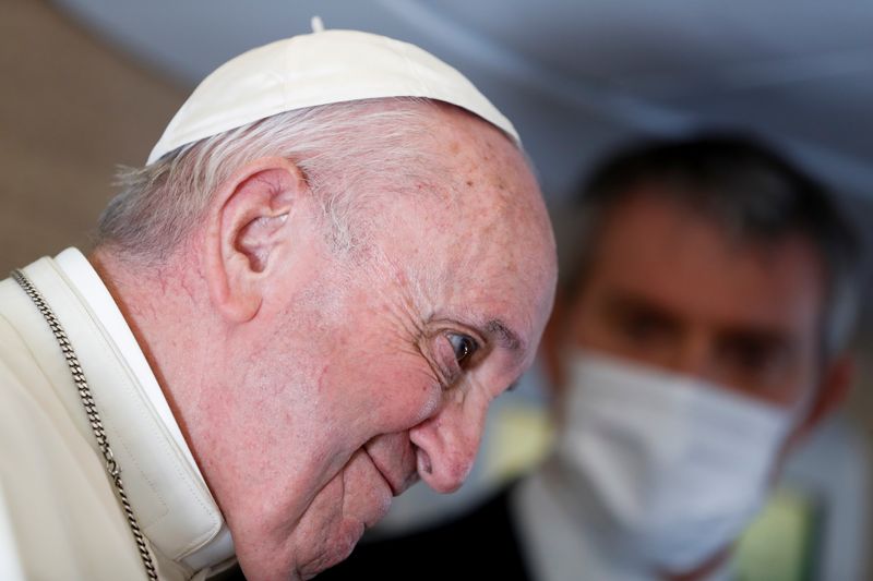&copy; Reuters. Pope Francis gives news conference aboard papal plane after visiting Iraq