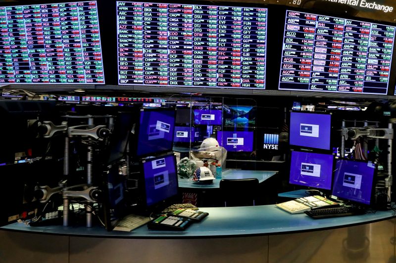 &copy; Reuters. IMAGEN DE ARCHIVO. El piso de la Bolsa dee Valores de Nueva York (NYSE, en Nueva York, EEUU