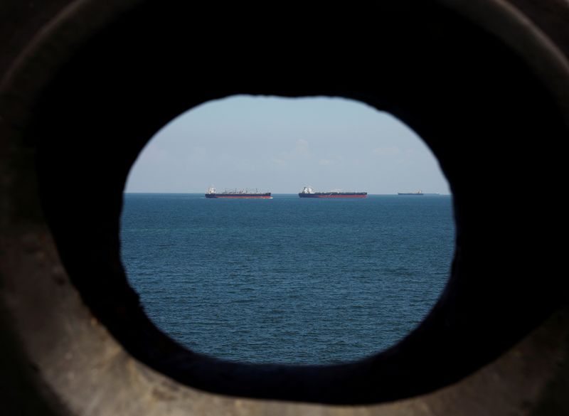 &copy; Reuters. FILE PHOTO: Oil tankers are pictured in the waters off Tuas in Singapore