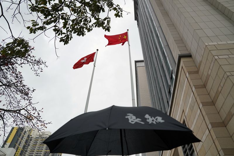 &copy; Reuters. FILE PHOTO: Chinese and Hong Kong flags flutter outside West Kowloon Magistrates&apos; Courts in Hong Kong