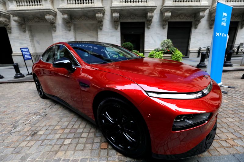 © Reuters. FILE PHOTO: An Xpeng P7 performance electric vehicle is seen outside the New York Stock Exchange