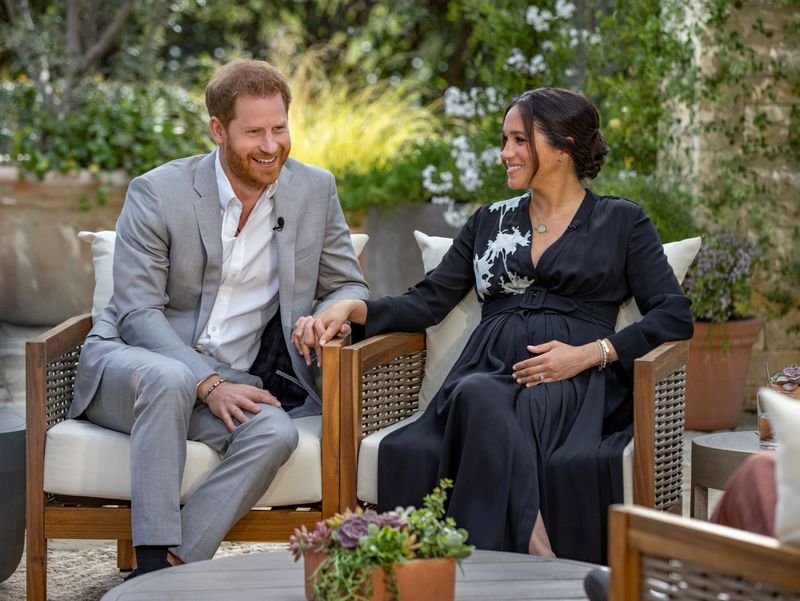 &copy; Reuters. FILE PHOTO: Meghan and Harry give interview to Oprah Winfrey