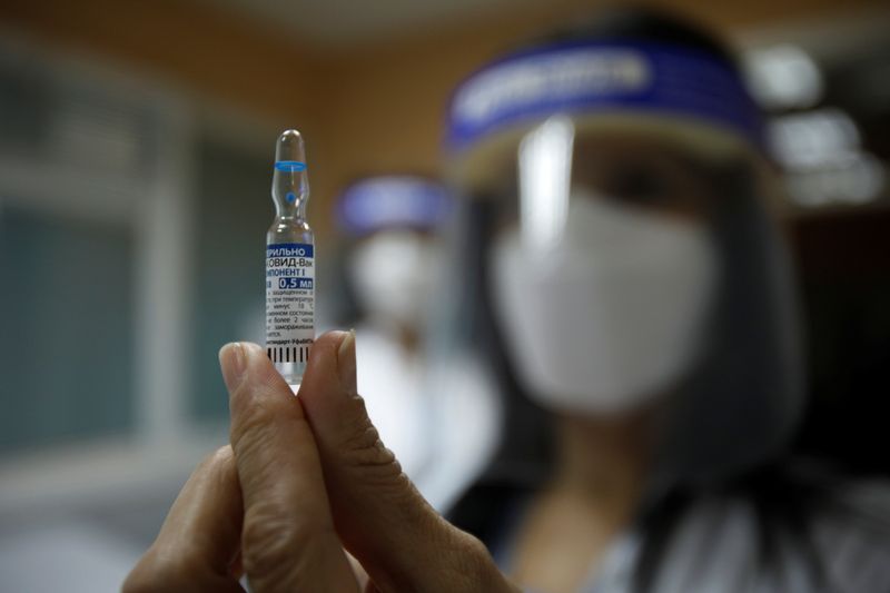 &copy; Reuters. A healthcare worker shows an ampule with the Sputnik V coronavirus disease (COVID-19) vaccine in Podgorica