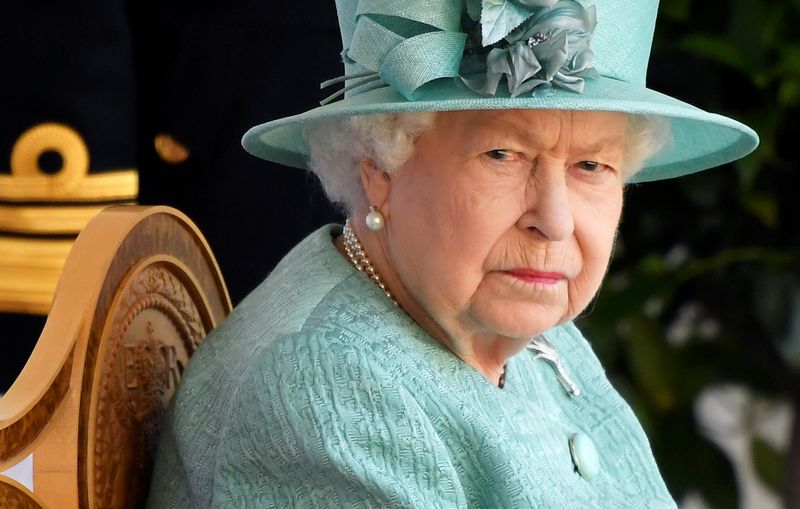 &copy; Reuters. FILE PHOTO: Britain&apos;s Queen Elizabeth marks her official birthday in Windsor