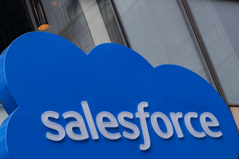 &copy; Reuters. FILE PHOTO: The company logo for Salesforce.com is displayed on the Salesforce Tower in New York