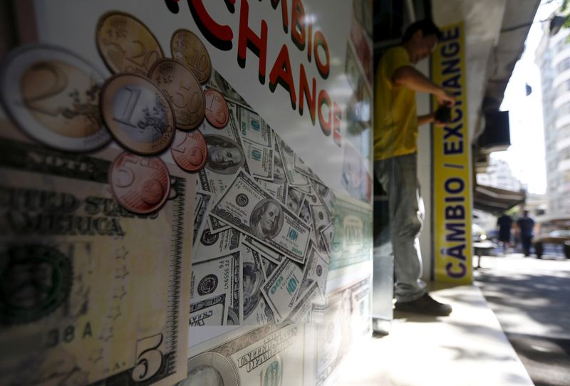 &copy; Reuters. FILE PHOTO: A man leaves a currency exchange office in Rio de Janeiro