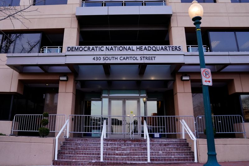 © Reuters. The Democratic National Headquarters is seen after the FBI released new video footage from January 5, of a person suspected of planting explosive devices near the Democratic and Republican committee headquarters, in Washington