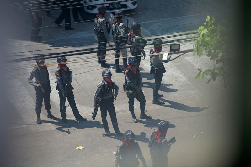 &copy; Reuters. FILE PHOTO: Police stand after they seized Sanchaung district in search of anti-coup demonstrators in Yangon
