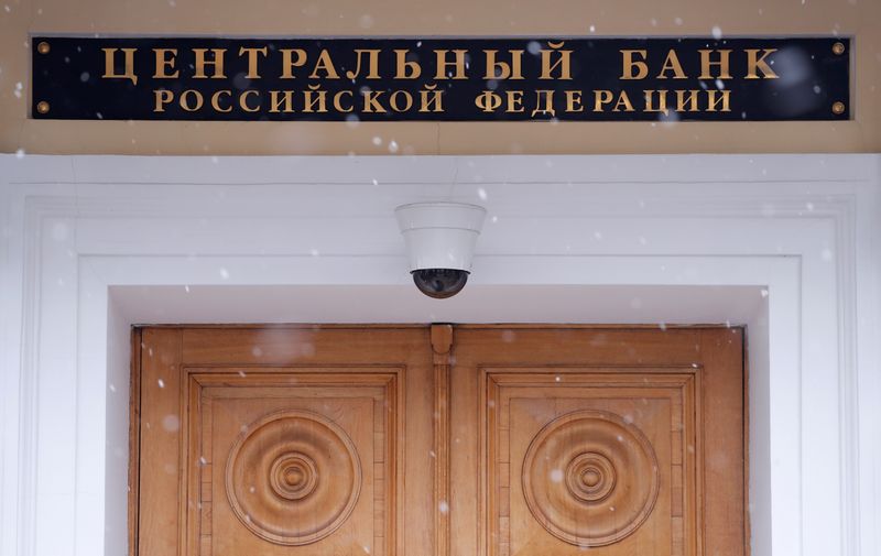 © Reuters. An exterior view shows Russian Central Bank headquarters in Moscow