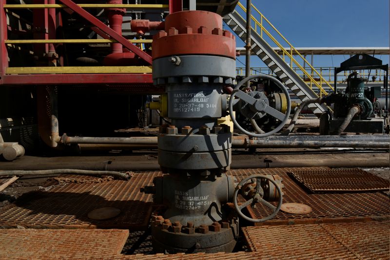&copy; Reuters. An oil wellhead is seen on a lease owned by Oasis Petroleum in the Permian Basin near Wink
