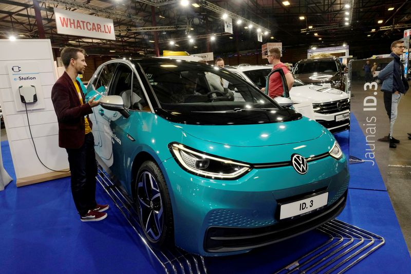 &copy; Reuters. FILE PHOTO: International Motor Show in Riga