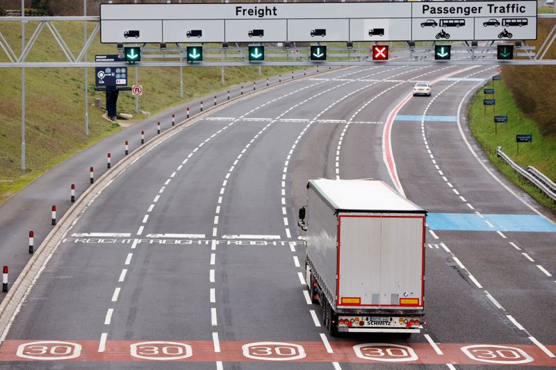 &copy; Reuters. FILE PHOTO: A lorry arrives at the Eurotunnel check-in, in Folkstone