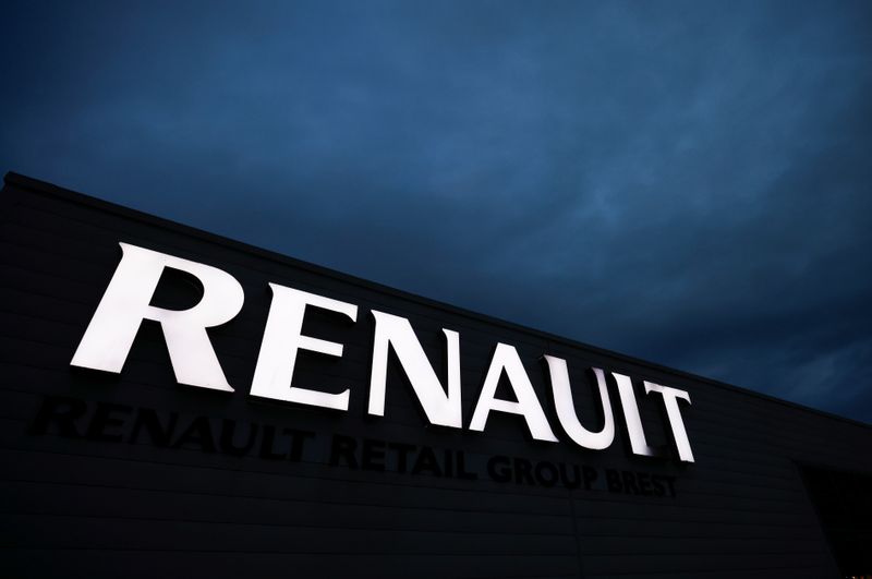 &copy; Reuters. RENAULT ANNONCE CÉDER L&apos;INTÉGRALITÉ DE SA PARTICIPATION DANS DAIMLER