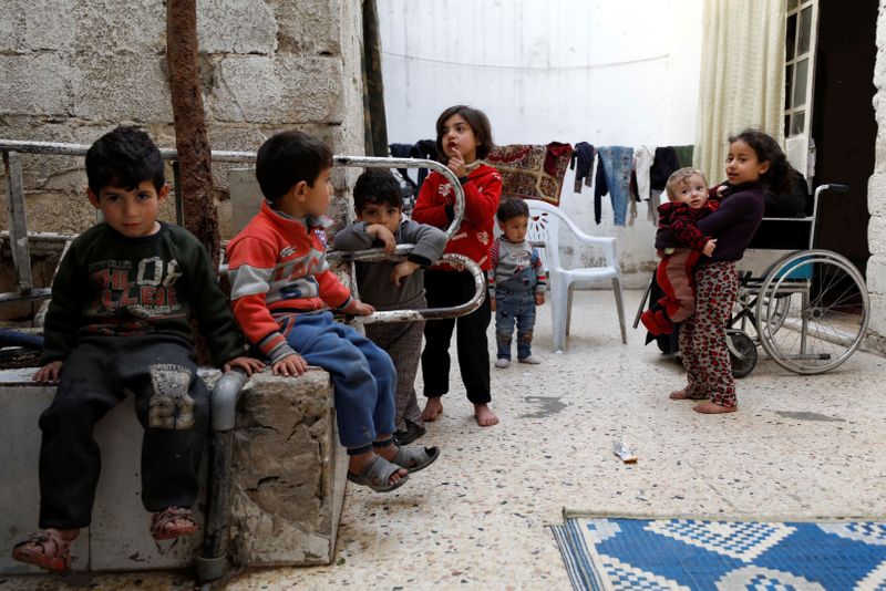 © Reuters. نعمة النسيان.. حلم أم ثكلى بعد عقد من الصراع في سوريا