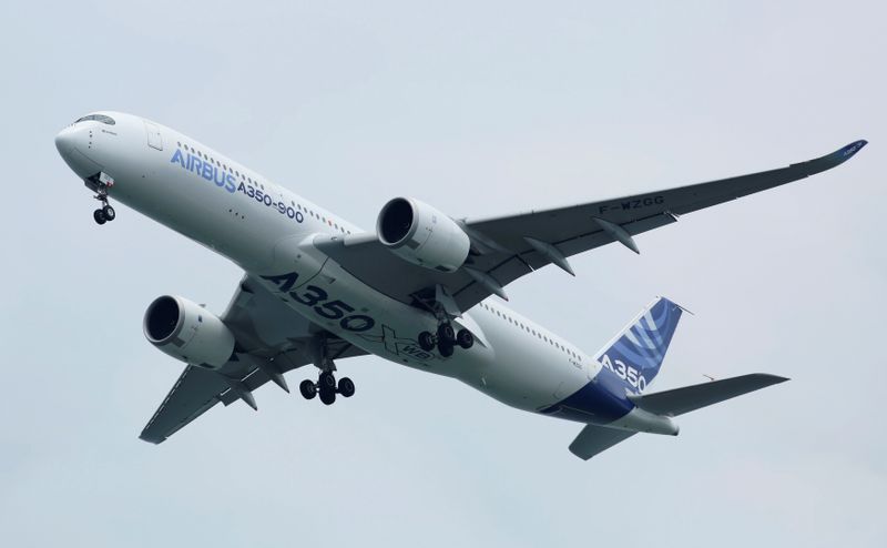 &copy; Reuters. FILE PHOTO: An Airbus A350-900 aircraft performs a flight pass during the Singapore Airshow in Singapore