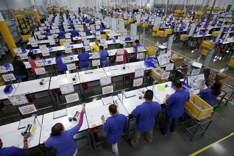 &copy; Reuters. Employees work at Ark de Mexico, an assembly factory that makes wire harnesses and electric components for the automobile industry, in Ciudad Juarez