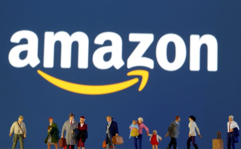 &copy; Reuters. FILE PHOTO: Small toy figures are seen in front of diplayed Amazon logo