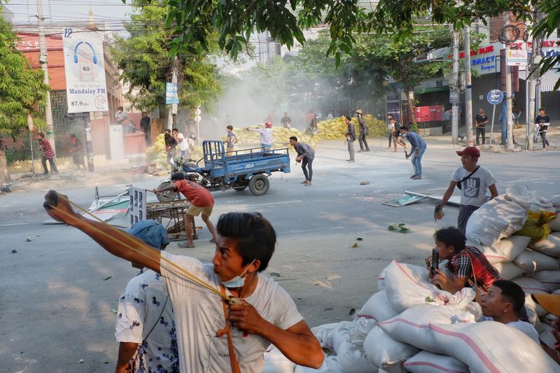 &copy; Reuters. ミャンマーで39人死亡、中国系工場放火受け治安部隊が発砲