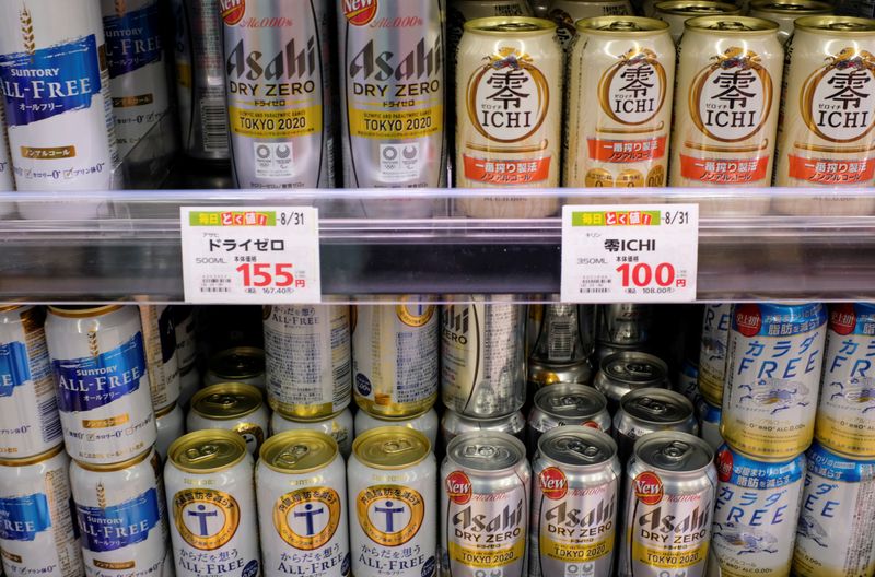 &copy; Reuters. Various cans of alcohol-free beers are displayed on a supermarket shelf in Tokyo