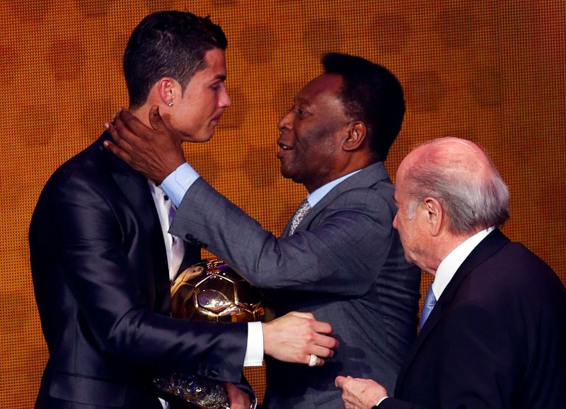 &copy; Reuters. FILE PHOTO: Portugal&apos;s Cristiano Ronaldo is congratulated by Pele after being awarded the FIFA Ballon d&apos;Or 2013 in Zurich