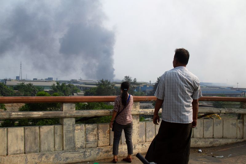 &copy; Reuters. ミャンマー、ヤンゴンの複数地区に戒厳令　中国資本工場に放火