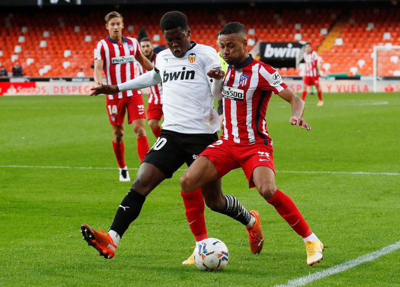 &copy; Reuters. FILE PHOTO: La Liga Santander - Valencia v Atletico Madrid