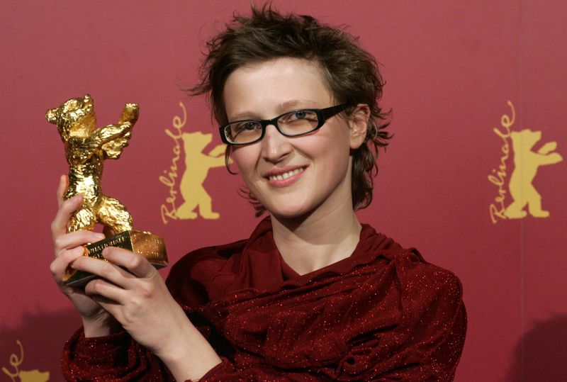 &copy; Reuters. FILE PHOTO: Bosnian director Zbanic poses with her Golden Berlin Bear after the awarding ceremony at the 56th Berlinale International Film Festival in Berlin